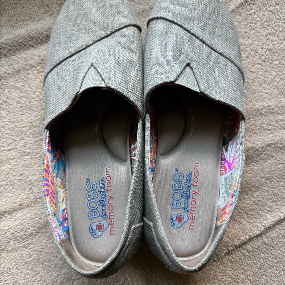 Women’s Skechers BOBS Women's Taupe Loafers - size 8.5